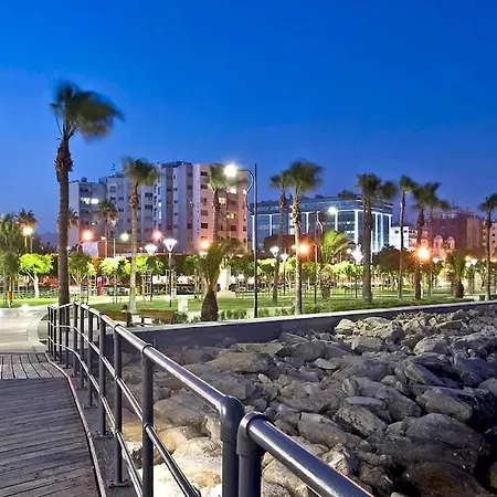 Sea Front & Center, Amazing Sea View Апартаменты *