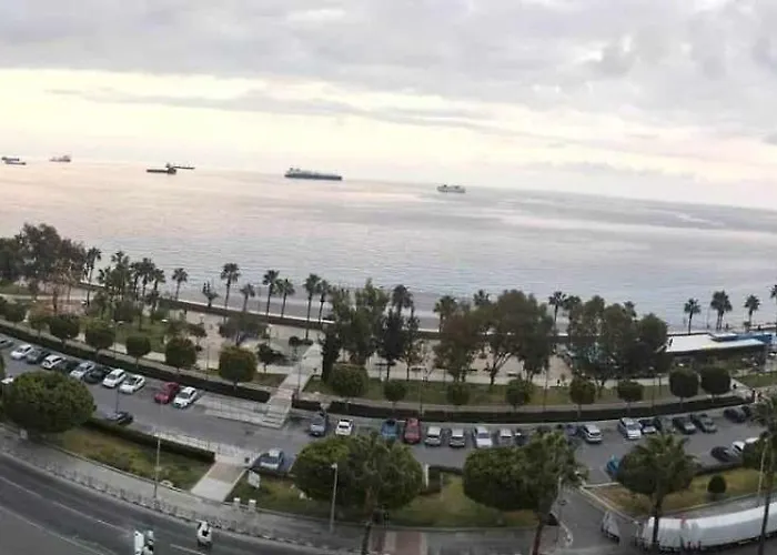 Sea Front & Center, Amazing Sea View דירה *