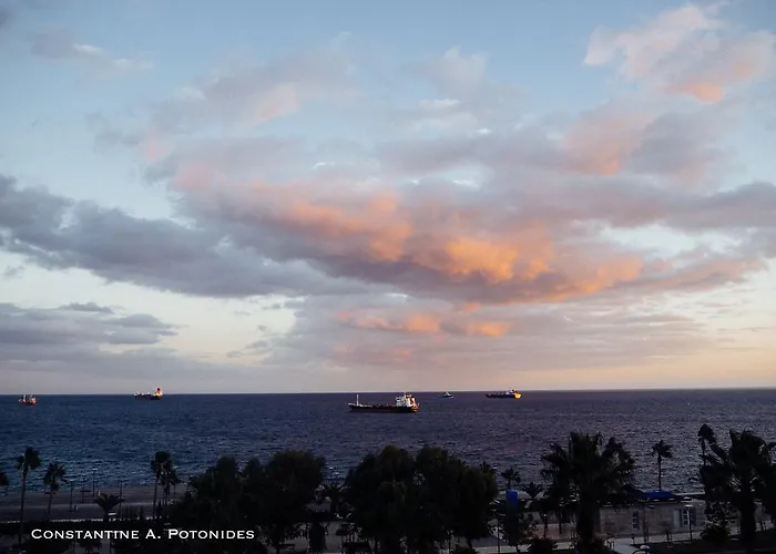 Sea Front & Center, Amazing Sea View *