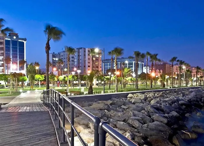 Sea Front & Center, Amazing Sea View アパート *