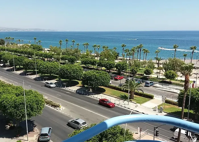 Sea Front & Center, Amazing Sea View アパート