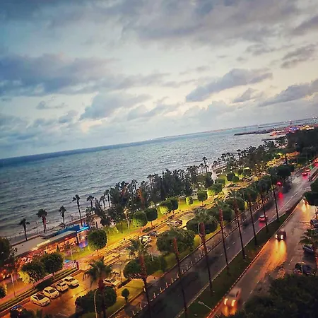 Sea Front & Center, Amazing Sea View Apartmán Lemesos