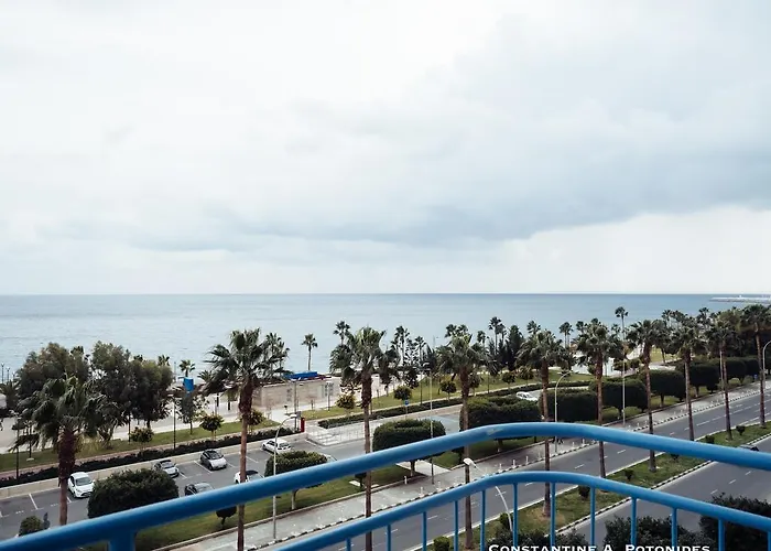 아파트 Sea Front & Center, Amazing Sea View 레메소스