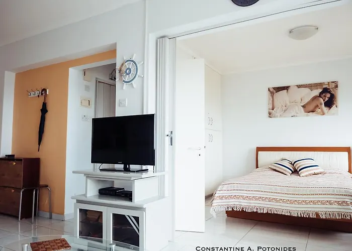 아파트 Sea Front & Center, Amazing Sea View 레메소스