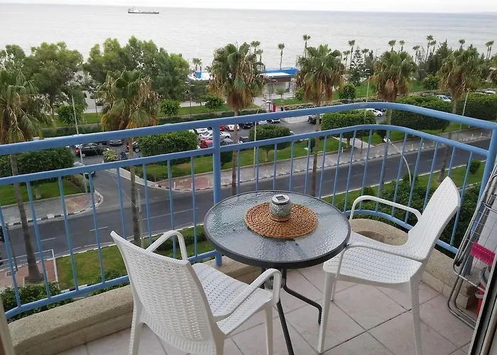 Sea Front & Center, Amazing Sea View 아파트